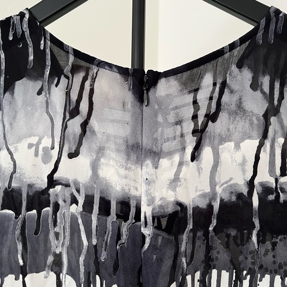 ✨ Nicole Miller Artelier 100% Silk Abstract Print Sleeveless Top ✨ (Sz L) - Picture 8 of 10